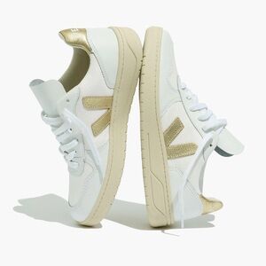Veja V-10 Lace Up Sneakers
